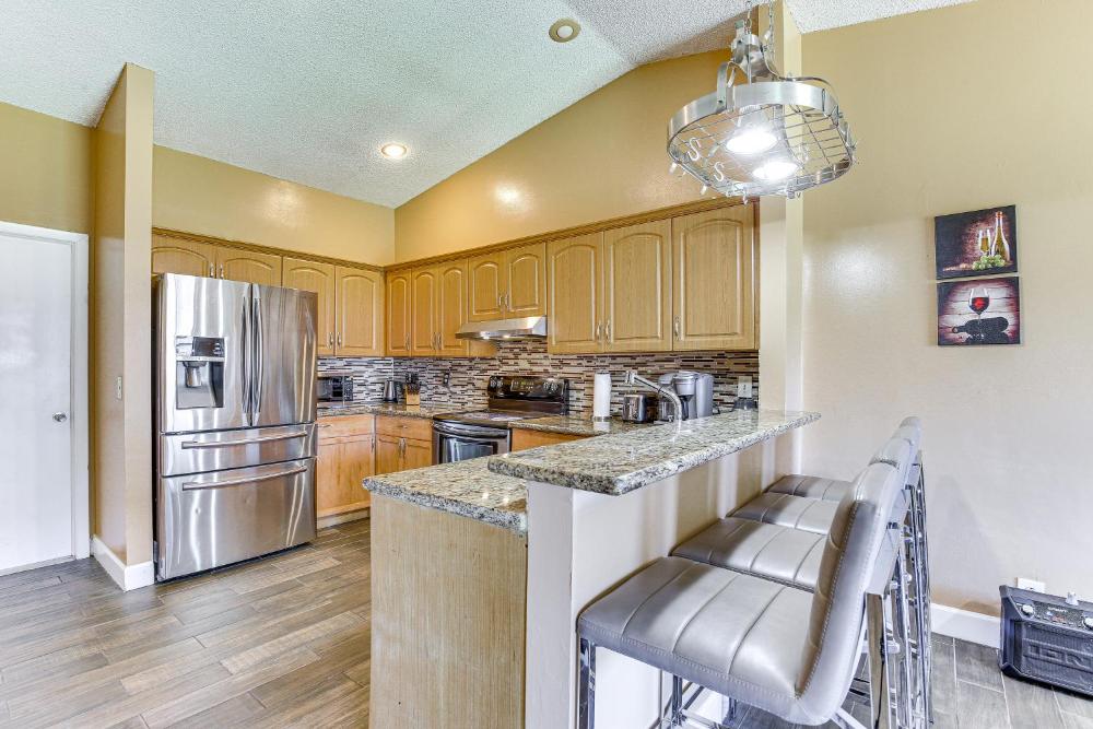 Near Beaches Pet-Friendly Sunrise Escape with Patio